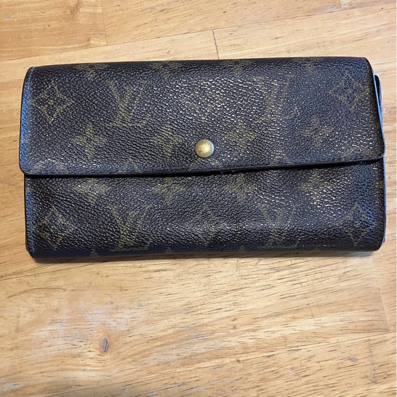 Louis Vuitton monogram Sarah long wallet.  Some rubbing/wear (see pics). - Picture 1 of 6
